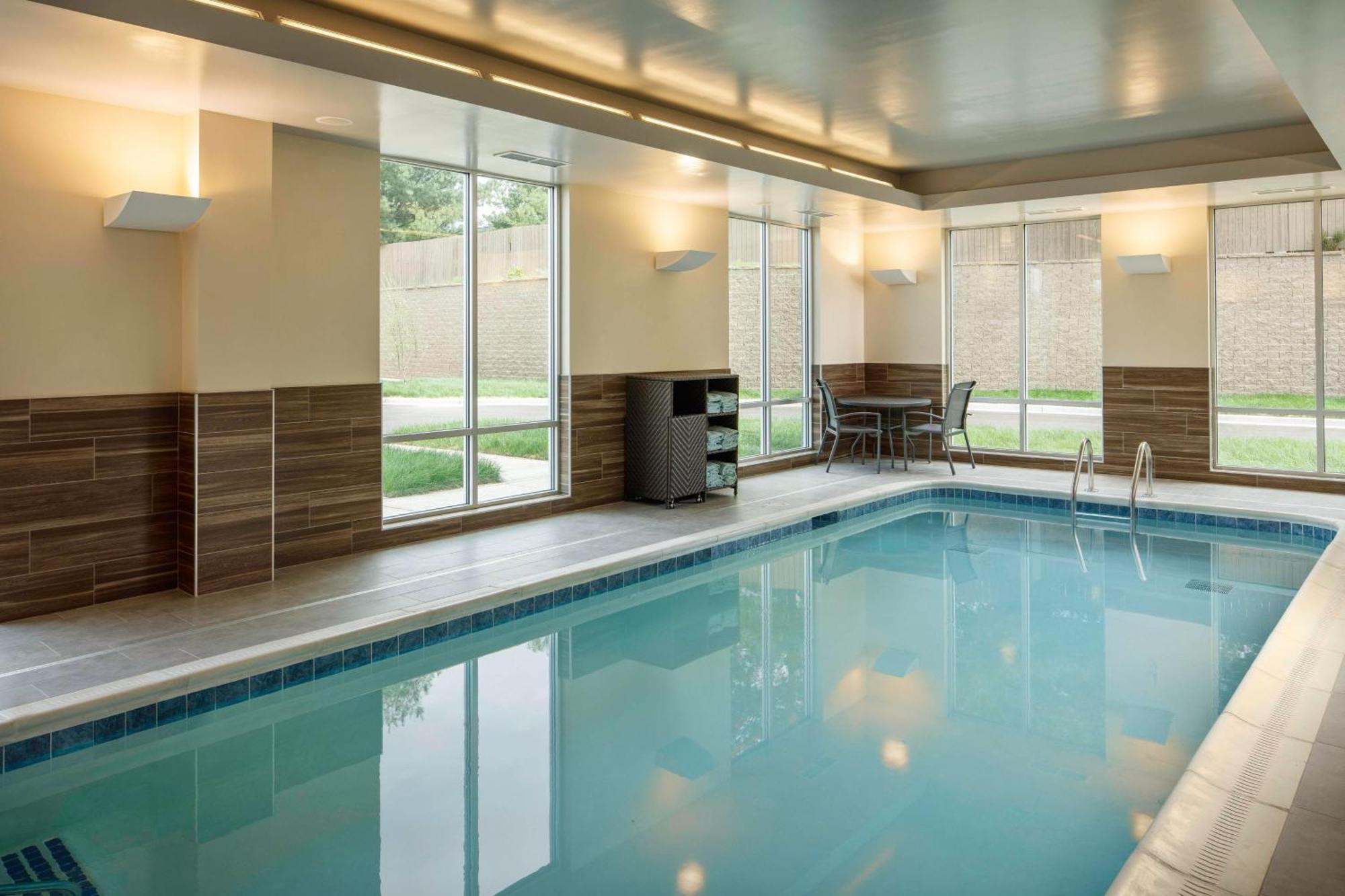 Fairfield Inn & Suites By Marriott Louisville Northeast Eksteriør bilde